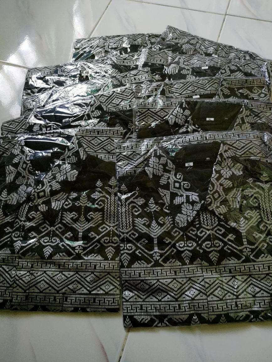 Hem Batik Pria Anjani Silver - Golden