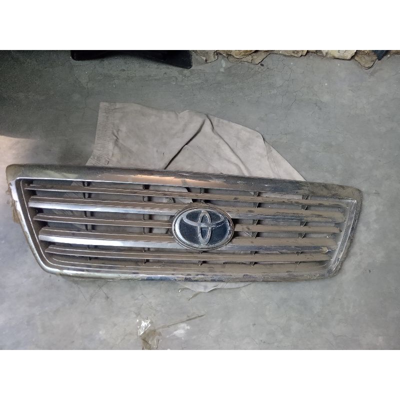 GRILL LANDCRUISER CYGNUS 2003 ORIGINAL