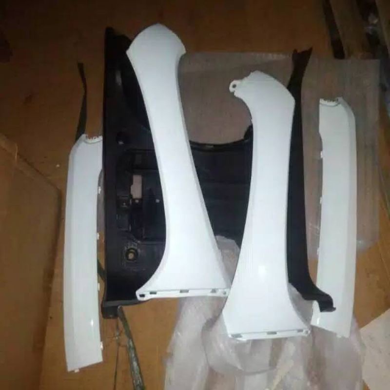 PAKETAN BODY SAYAP DEPAN+DEK KAKI SCOOPY NEW 2018-2019 PUTIH