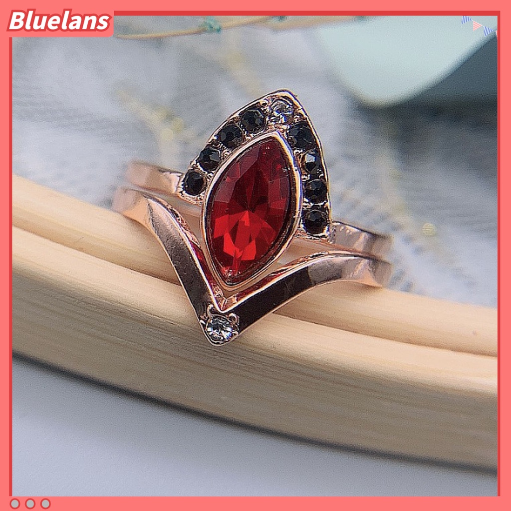 Bluelans 2 Pcs / Set Cincin Kristal Berlian Imitasi Prismatik Merah Bahan Alloy Gaya Retro Untuk Pasangan