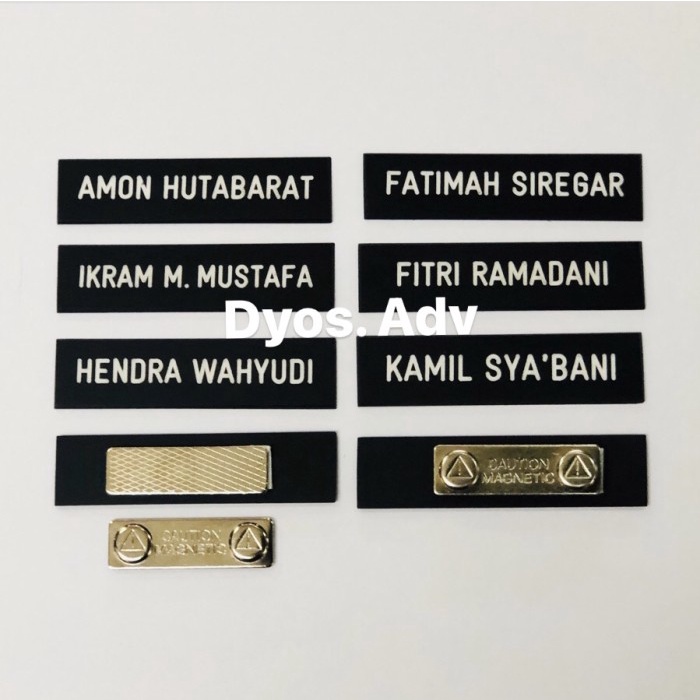 

Bergaransi Name Tag Nama Dada Hitam Dop Magnet Hemat