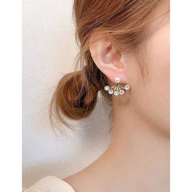 LRC Anting Tusuk Fashion Golden Diamond And Pearl Geometric Alloy Stud Earrings A61812