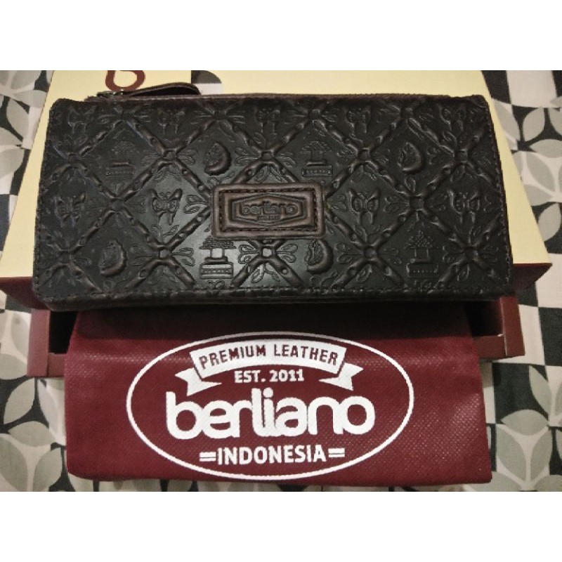 DOMPET MENIK BERLIANO