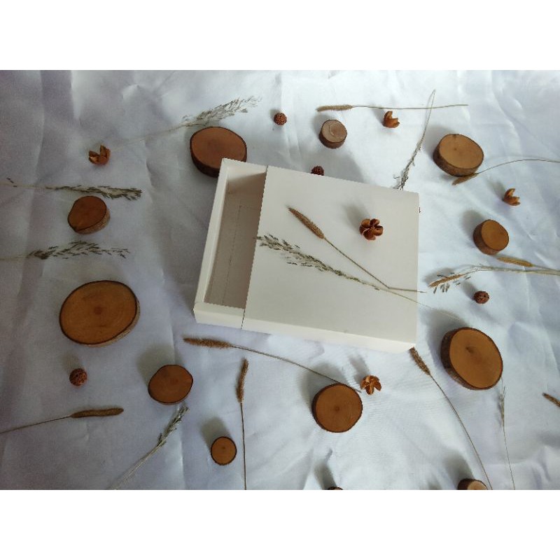 Kotak kado/gift box/ Kotak Hampers/packing souvenir sliding 20X20X7cm (J09)