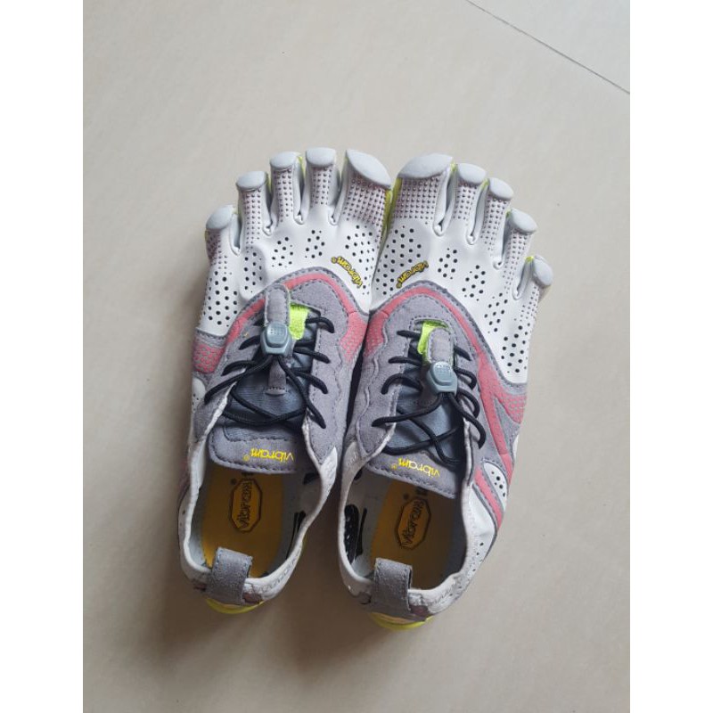 sepatu vibram fivefingers