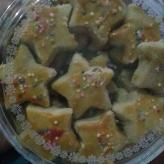 

Kue lebaran nastar, kastengel, mawar, kue kering kopyor, kacang bawang, kue kacang