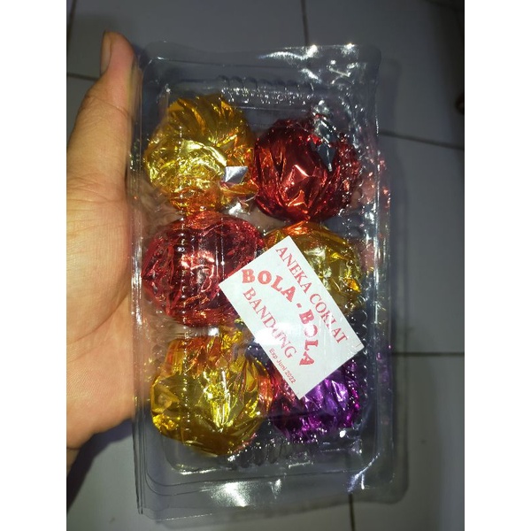 

Kue Coklat Bola Krispi Manis Enak Renyah Isi 6 Pcs Kemasan 150 Gram