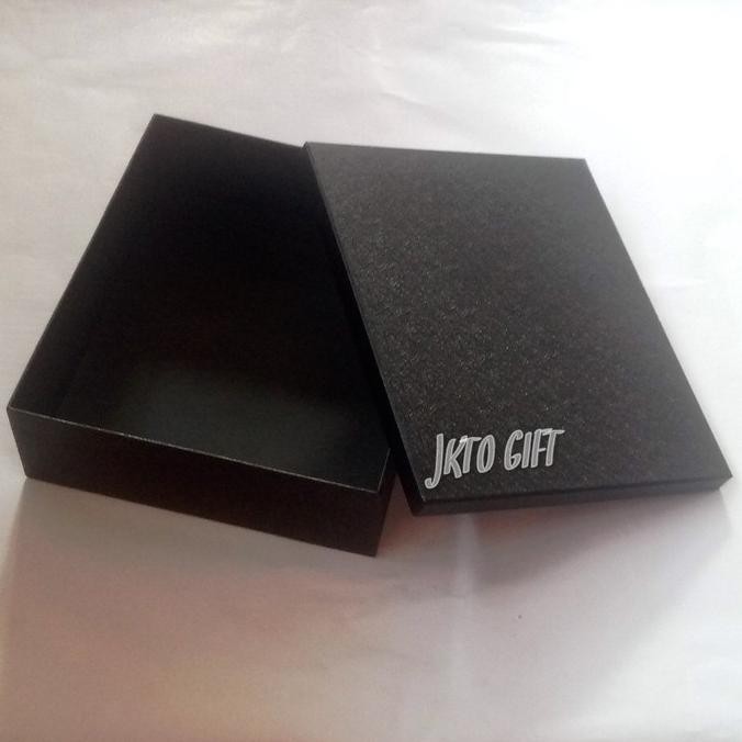 

Kotak Kado 35 X 30 X 10 - Hitam Tokotaraka94