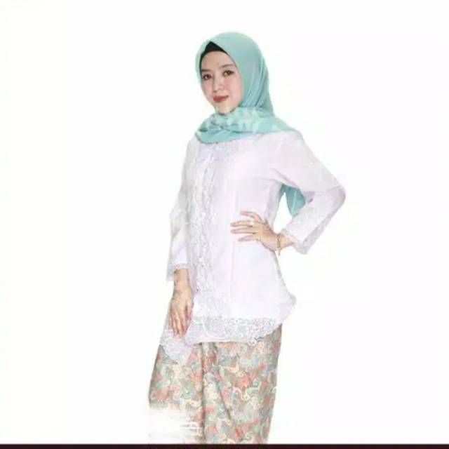 Kebaya putih Kudusan
