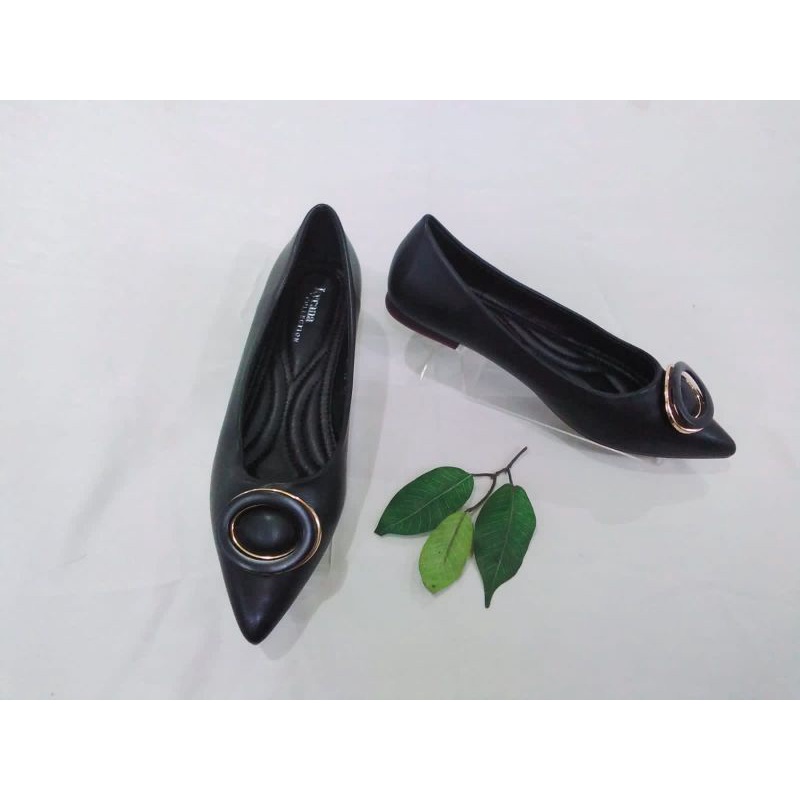 Sepatu wanita Kyrana 958-13 hitam