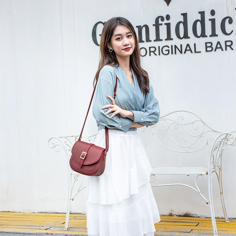 Tas Wanita Tas Selempang Tas Pelana Murah Tas Fashion Simple Korean Style Tas Modern Tas Kasual Jalan Jalan