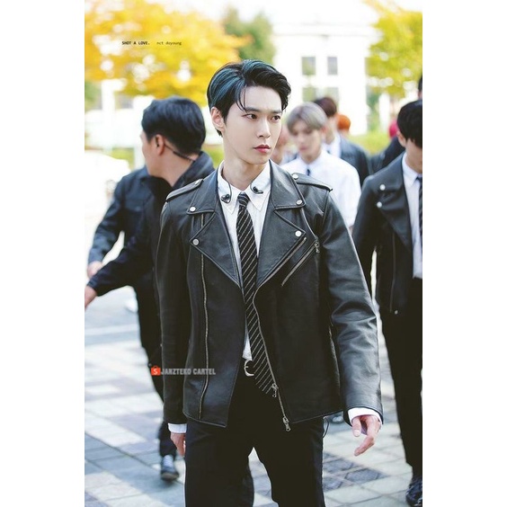 JNK x DOYOUNG - Jaket Kulit Pria Kim Doyoung NCT 127 Korea KPOP Aksesoris Fashion Outerwear Leather Jacket Premium Original Pakaian Mantel Jeket Cowok Import ORI Asli Garut Keren Polos Distro Rock N Roll Casual Rockstar Rocker Cowo Member Dream Resonance