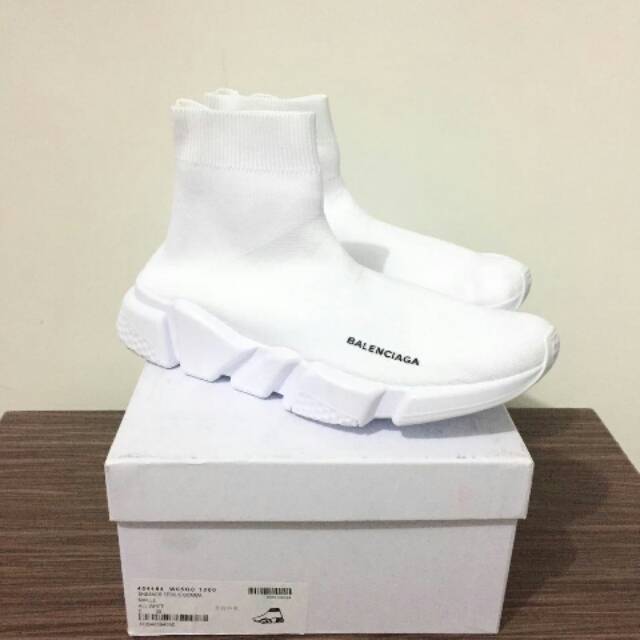 Sepatu running balenciaga speed trainer white