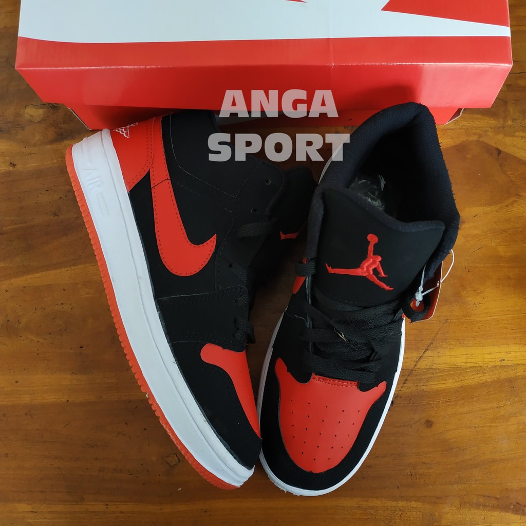 SEPATU PRIA NIKE AIR JORDAN 1 RETRO LOW HITAM MERAH SEPATU BASKET COWOK