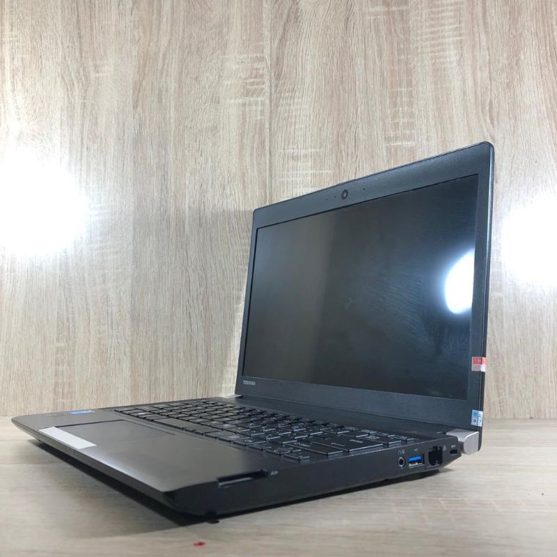 Laptop TOSHIBA Core i5 RAM 8 GB SSD 256 GB Origonal Bergaransi