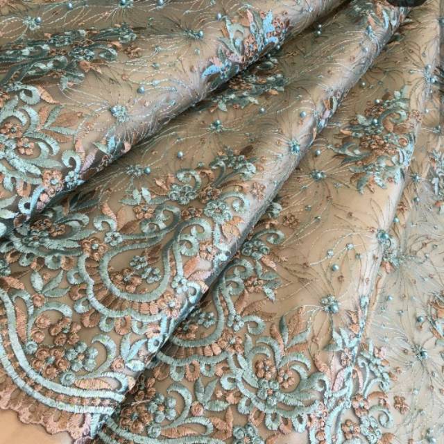 Kain Kebaya Brokat dengan Mutiara dan Glitter Tosca Mint