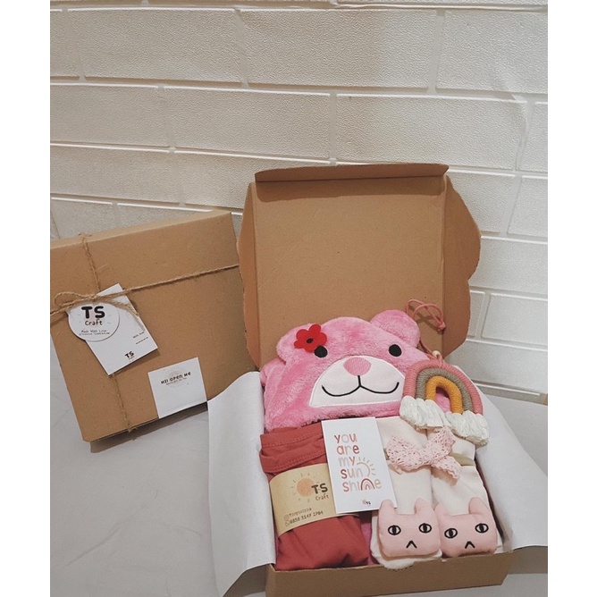 

baby hampers paket B1 (BOX)