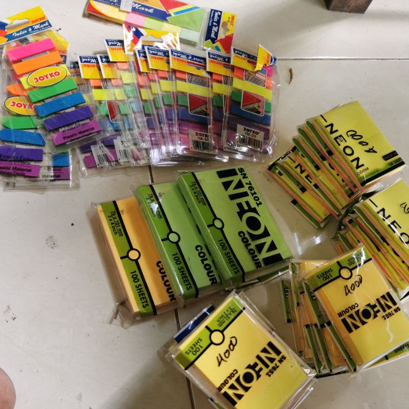 

stick note pembatas buku