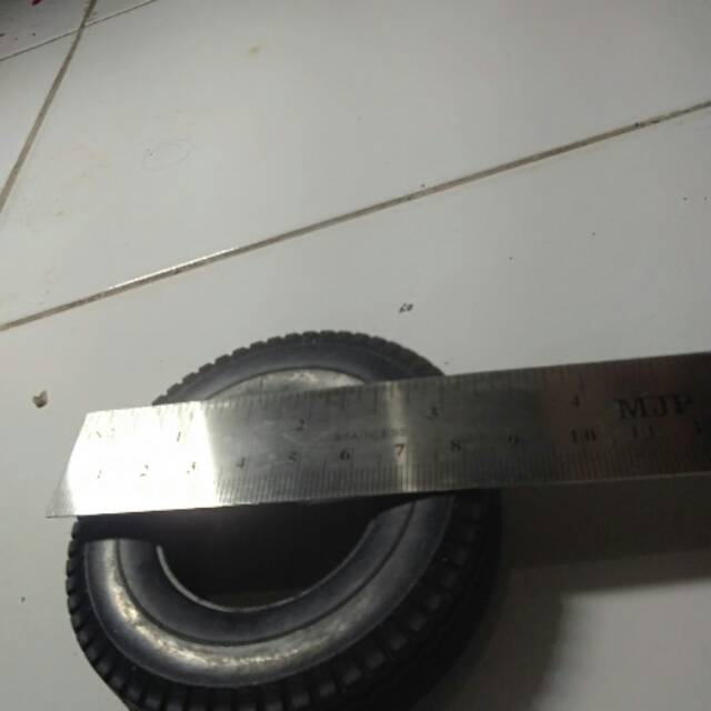 2pcs Ban Karet miniatur truk skala 10