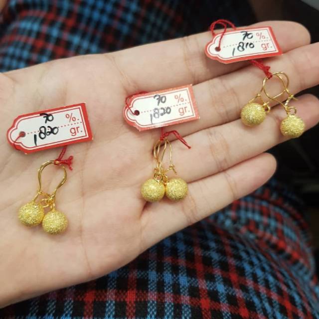 Anting emas frozen kadar 70
