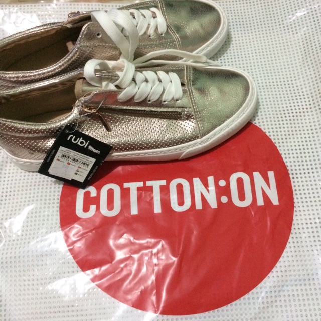 Sepatu rubi cotton on