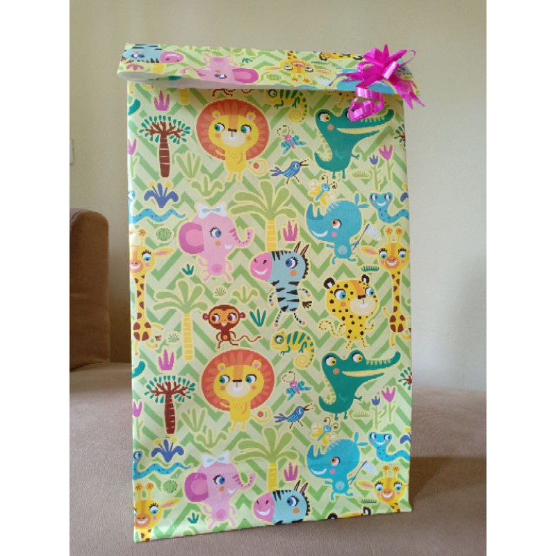 

Kertas Kado Jadi - Tanpa Pita