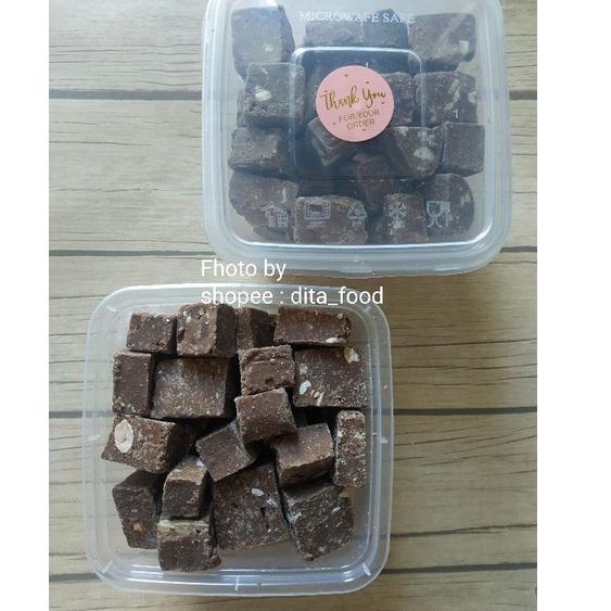 

BAS Coklat CAMPURAN Silverqueen,Take it Delfi,coklat blok 250gram Limit Edision