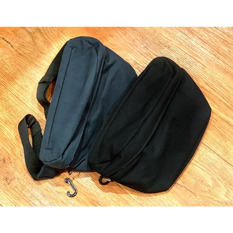 UNIQLO Sling Bag Tas Slempang Canvas Original