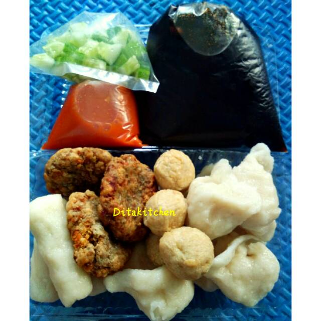 

Pempek Ikan Tenggiri Khas Palembang
