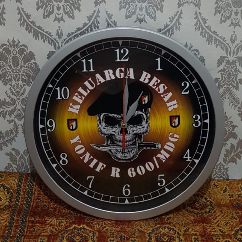 JAM DINDING  KELUARGA BESAR YONIF RAIDER 600