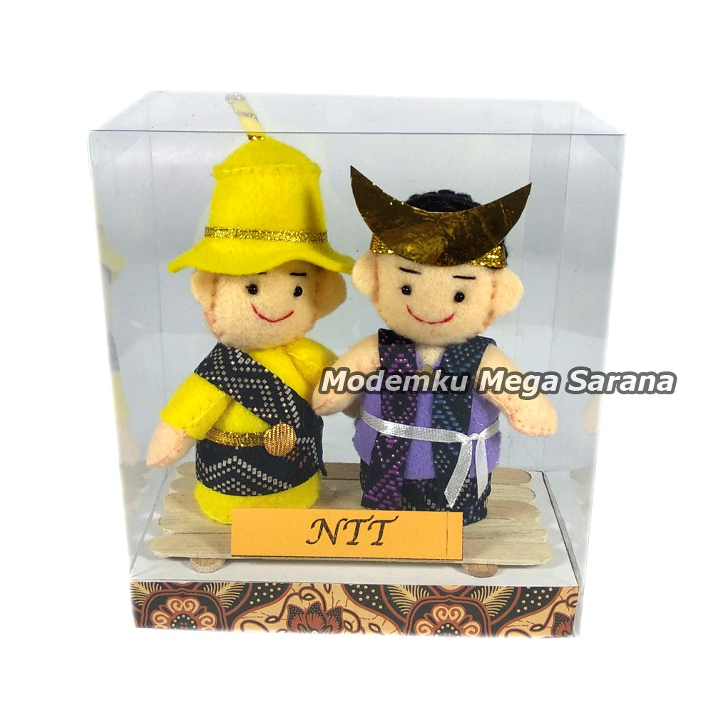 Boneka Pakaian Adat NTT Nusa Tenggara Timur