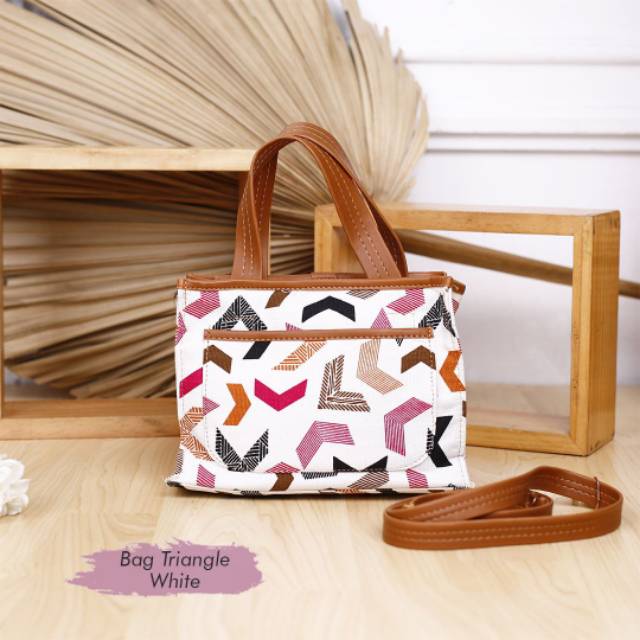 

BAG TRIANGLE WHITE