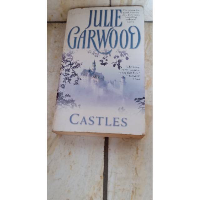 JULIE GARWOOD-CASTLES-ENGLISH.