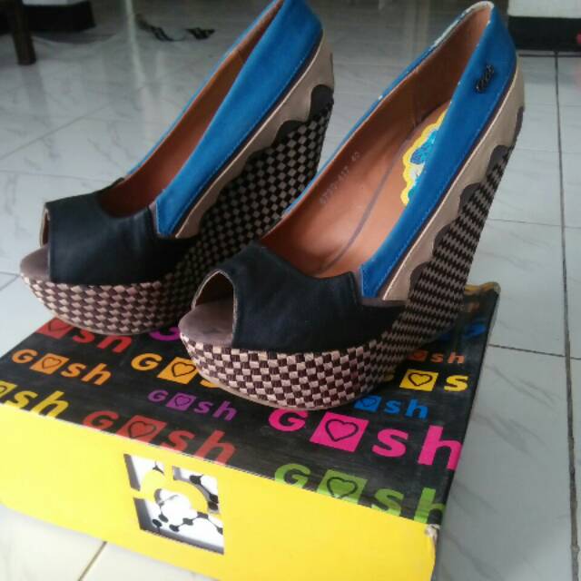 Sepatu  wedges gosh