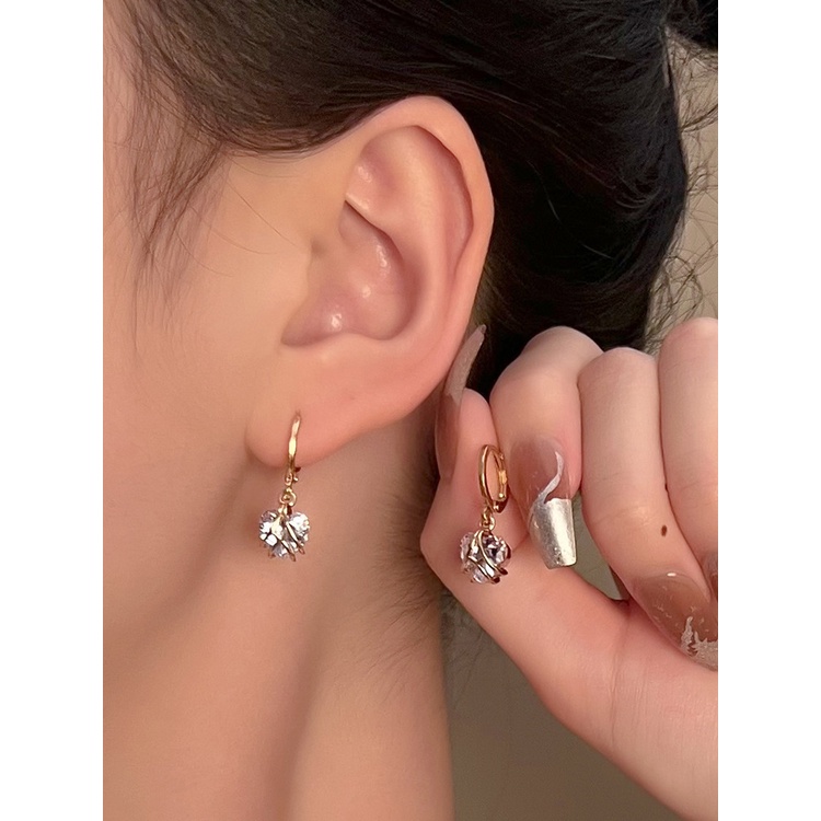 Anting Bentuk Hati Aksen Kristal Bahan Zirkon Warna Rose Gold Putih Untuk Wanita