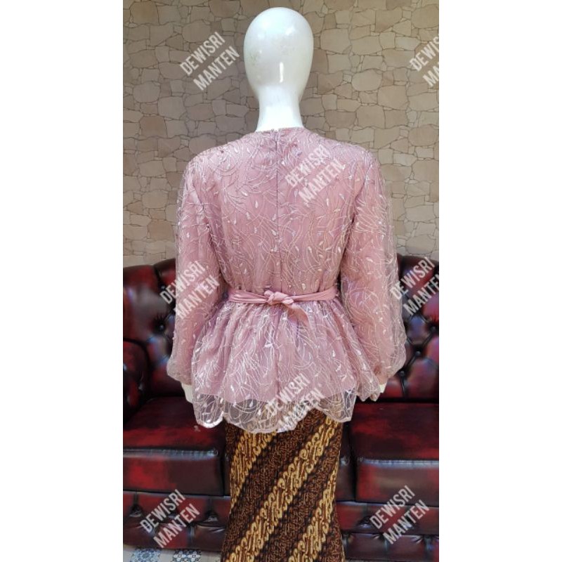 Kebaya lingkar dada/kebaya