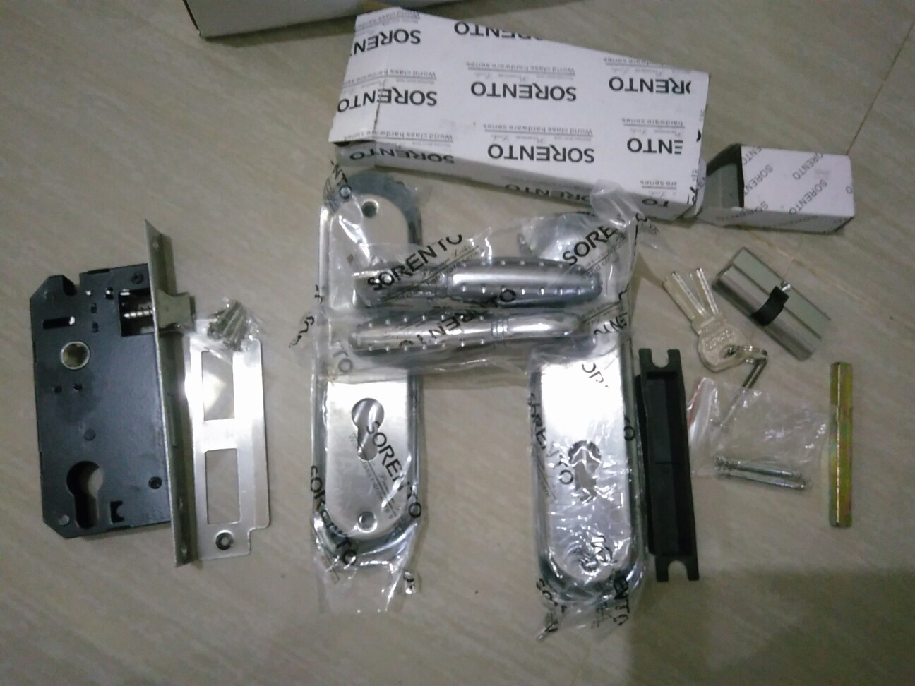 Handle Handel Hendel Kunci Pintu Komplit 1 Set Sorento Tanggung Sedang