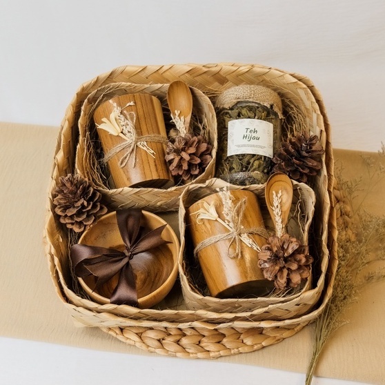 

LAKSMI / Hampers Wedangan / Hampers Minuman / Hampers Lebaran / Hampers Wedding / Kado Ulang Tahun / Hampers Ramadhan