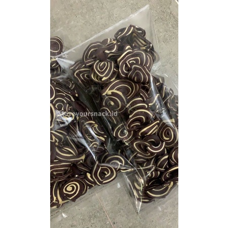 

Kuping gajah coklat