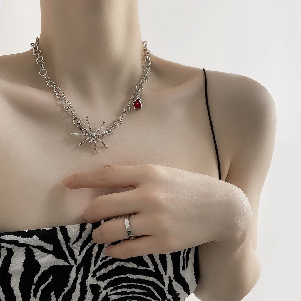 Eropa dan Amerika gaya desain kalung ins angin dingin Net Merah kepribadian Spider kalung wanita aks