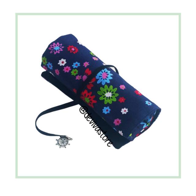 

ROLL PENCIL CASE / TEMPAT PENSIL GULUNG - flowers navy