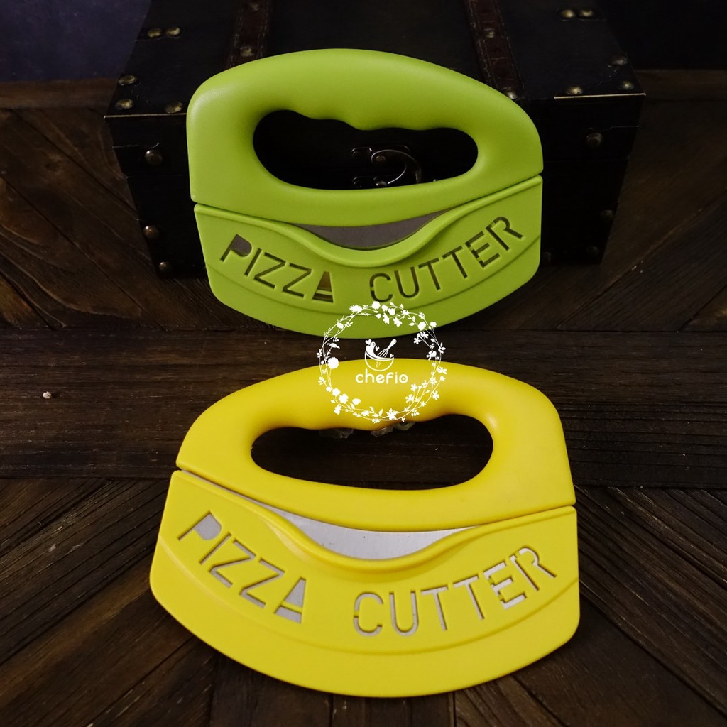 Chefio Pizza Cutter Mezzaluna / Dough Cutter / Chopper / Pisau Pizza