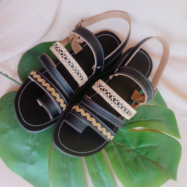 Bohemian belle / sandal pantai / sandal santai / sandal jepit