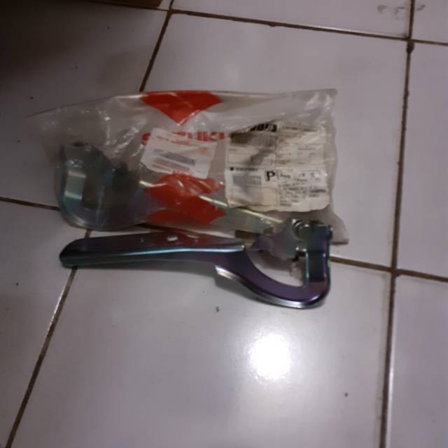 Engsel kap mesin karimun wagon r