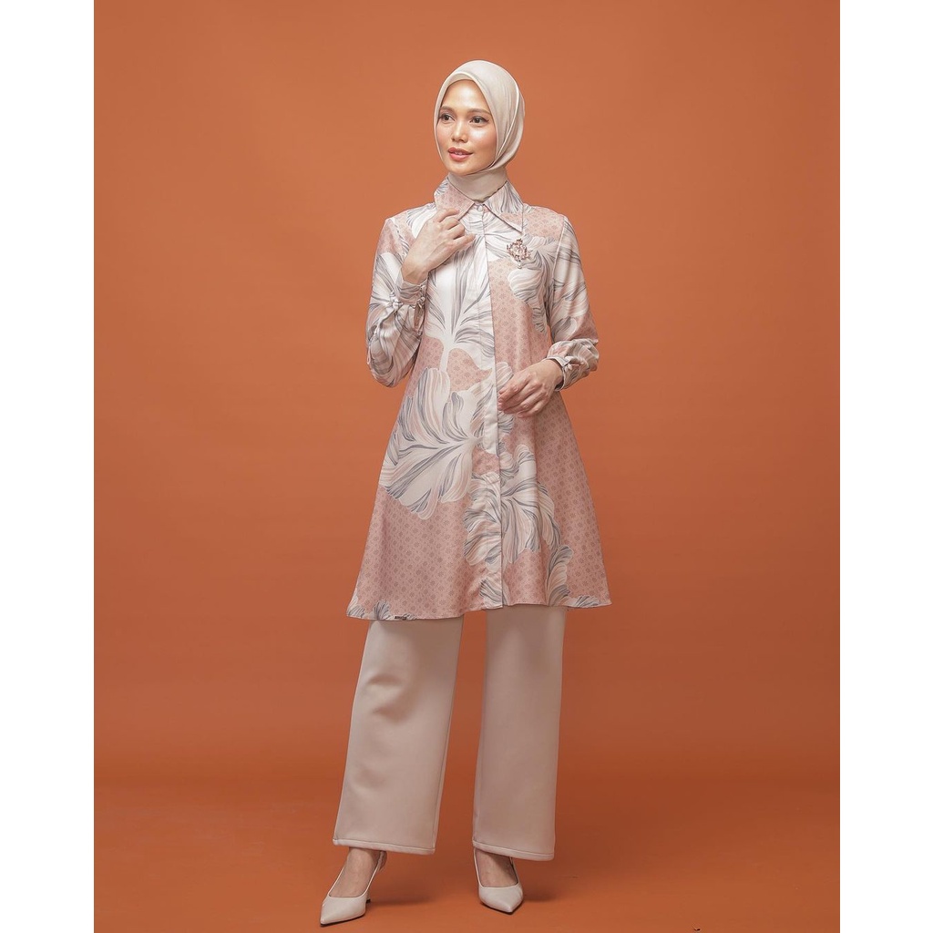 Tunik WEARING KLAMBY - Layla Tunic color Turkish Delight from Klamby Jeumpa Series ❤️