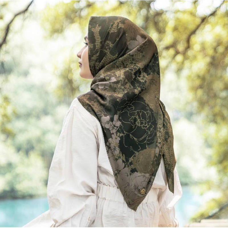 dayana scarf by heaven lights