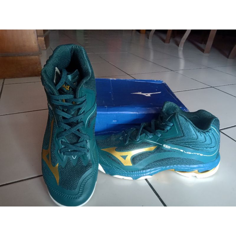 SEPATU MIZUNO WAVE LIGHTNING Z6