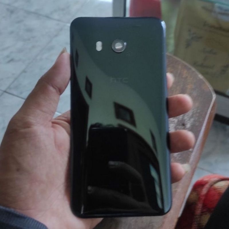 backdoor tutup mesin htcU11