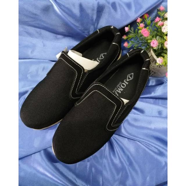 Sepatu Joma