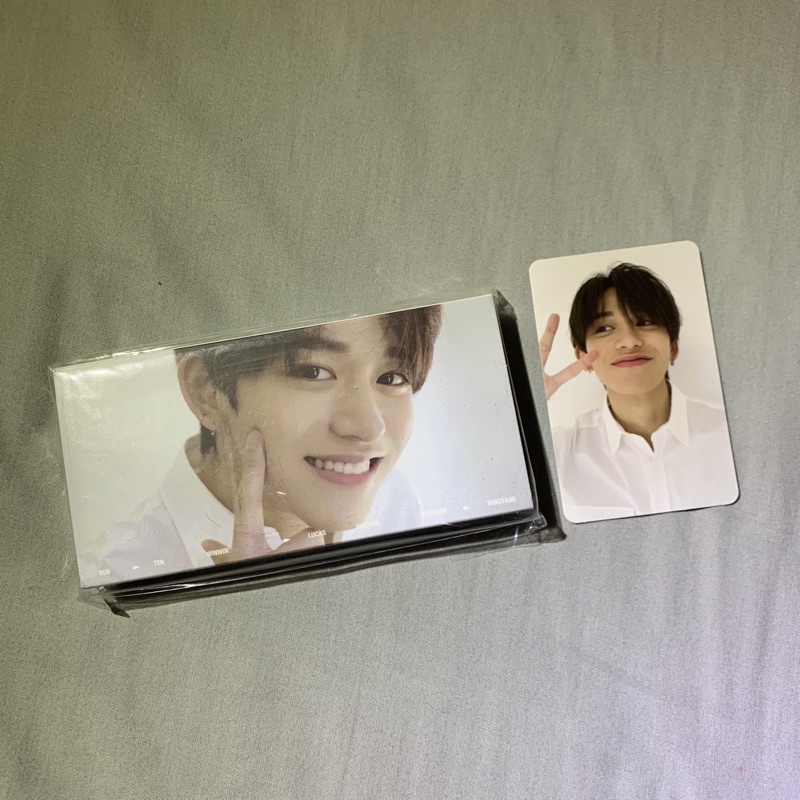 WAYV LUCAS FLIPBOOK HOLIDAY SET
